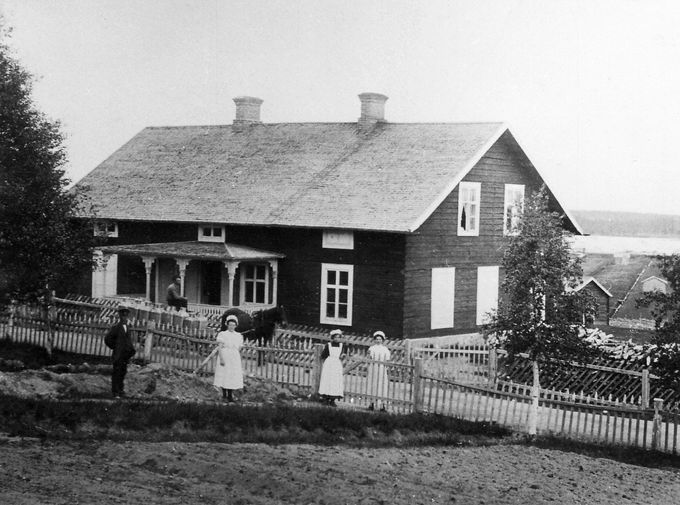 Gamla mejeriet byggt 1903-1904. Huset revs 1988 och ICA fick plats för sin bilparkering.