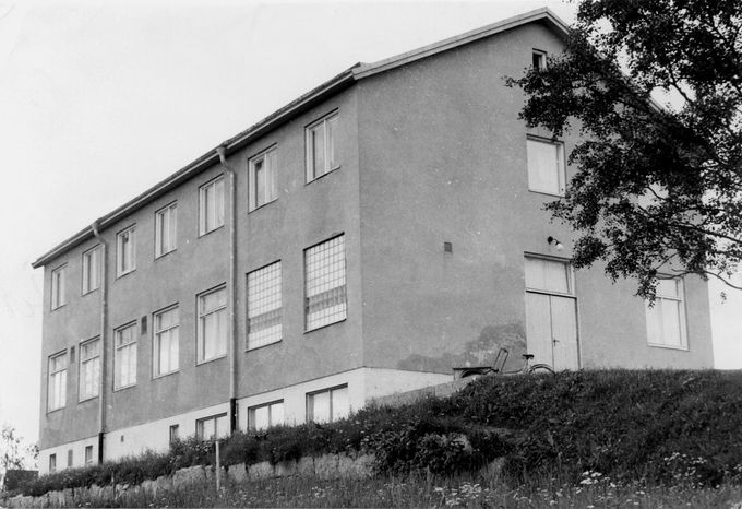 Mejeriet i Glommersträsk byggdes 1937. Huset är numera delar av dörrfabriken GK DOOR AB lokaler.
