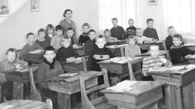 Första klass  födda 1952. Lärarinnan är Alma Granlund.